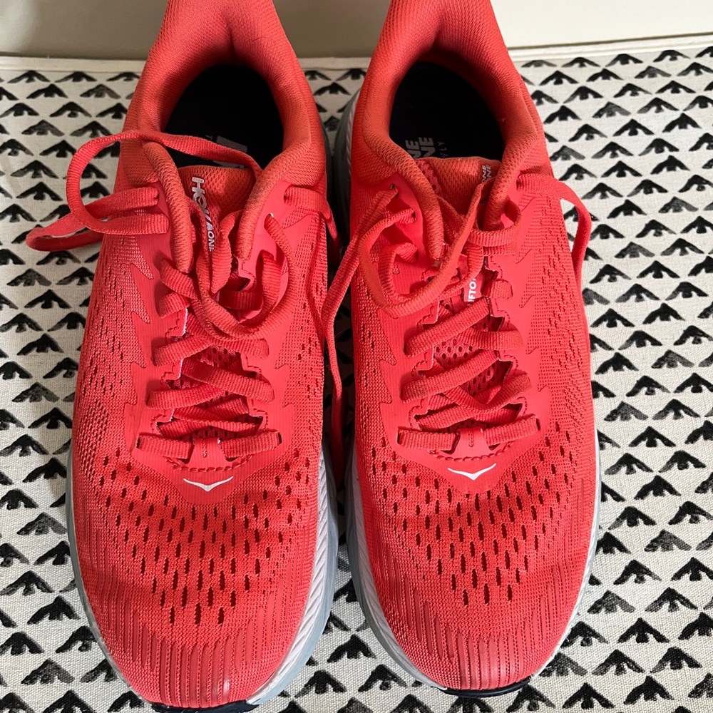 Hoka Womens Clifton 7. Size 6.5. GUC.